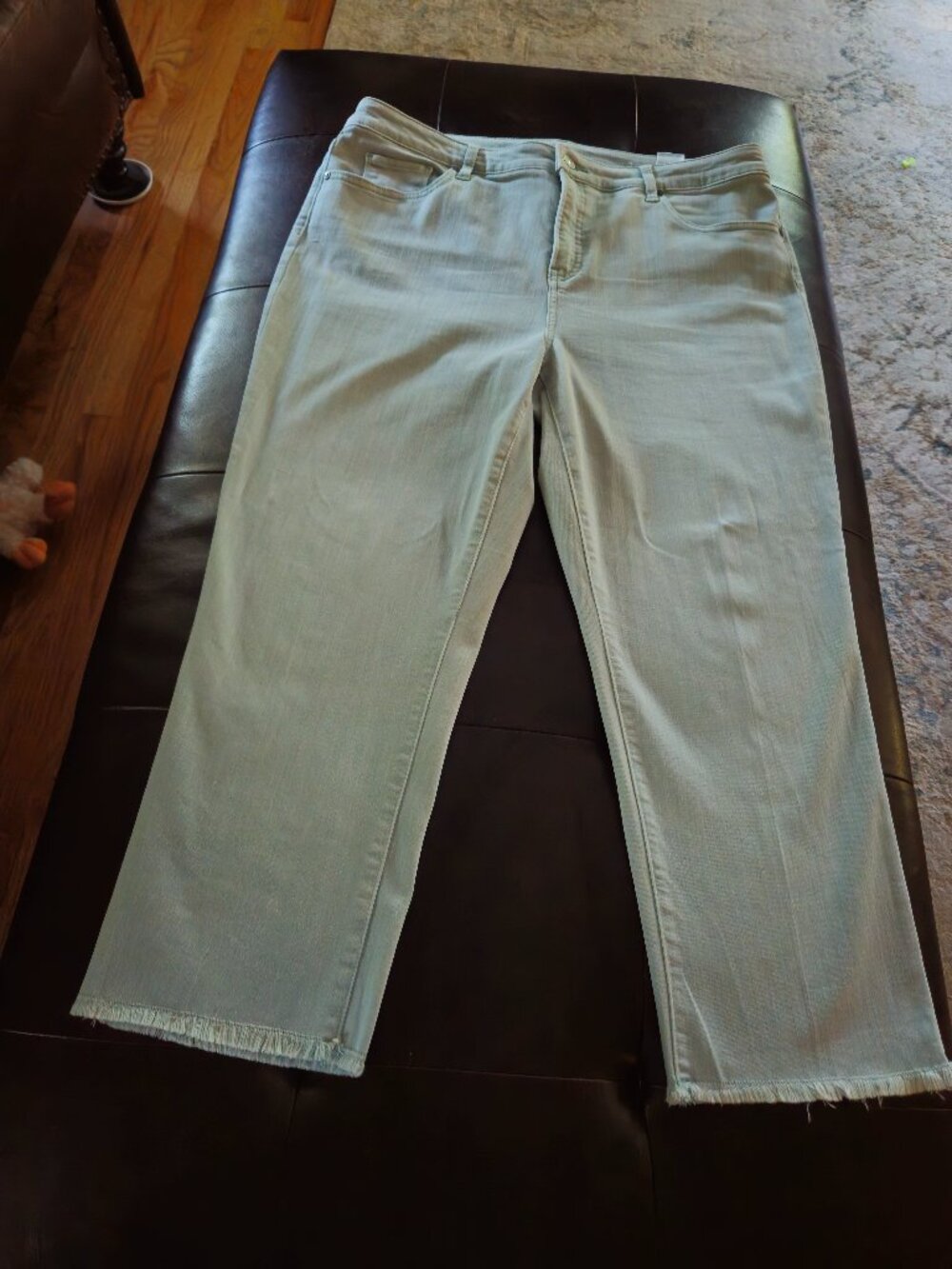 Chico's So Slimming Girlfriend Slim Leg Crop
